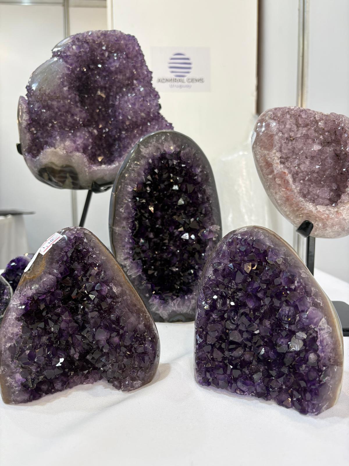 Premium Uruguayan amethyst pieces - EXTRA to Q5 quality grades available - Wholesale from Artigas